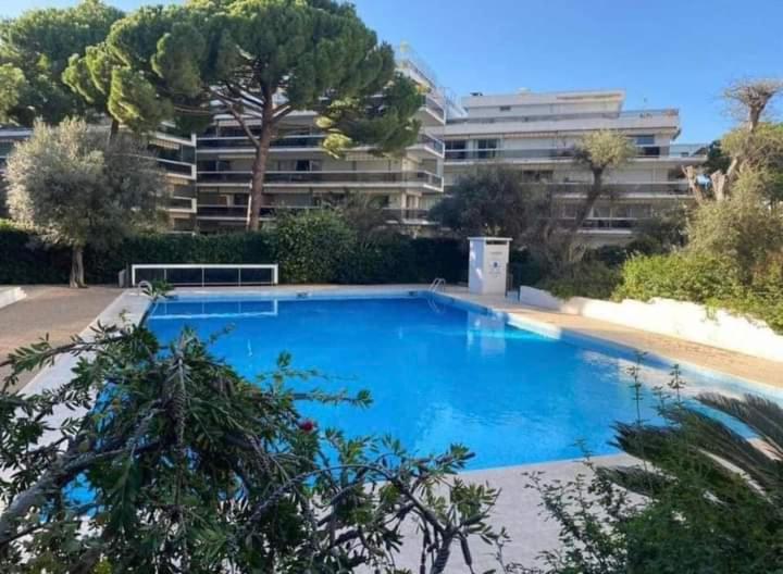 Juan Les Pins Tanit Studio Climatise Vue Sur Mer Piscine Antibes Eksteriør billede